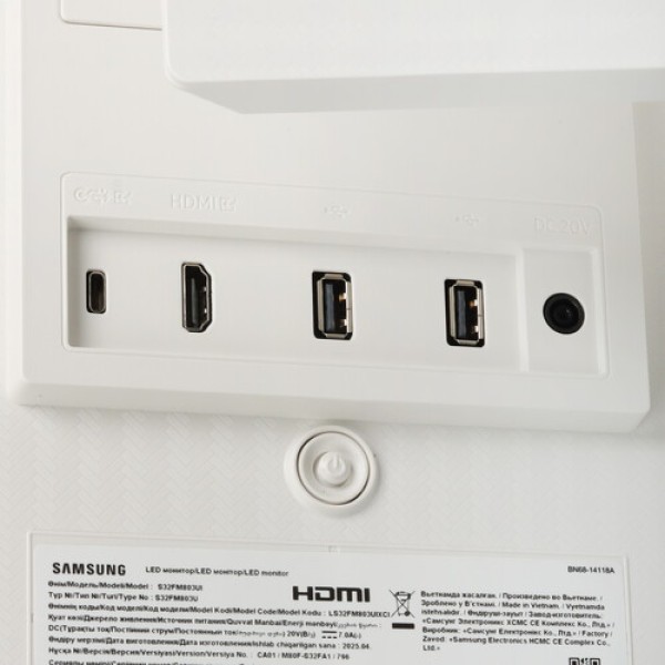 31.5" Монитор Samsung Smart M8 M80F UHD белый