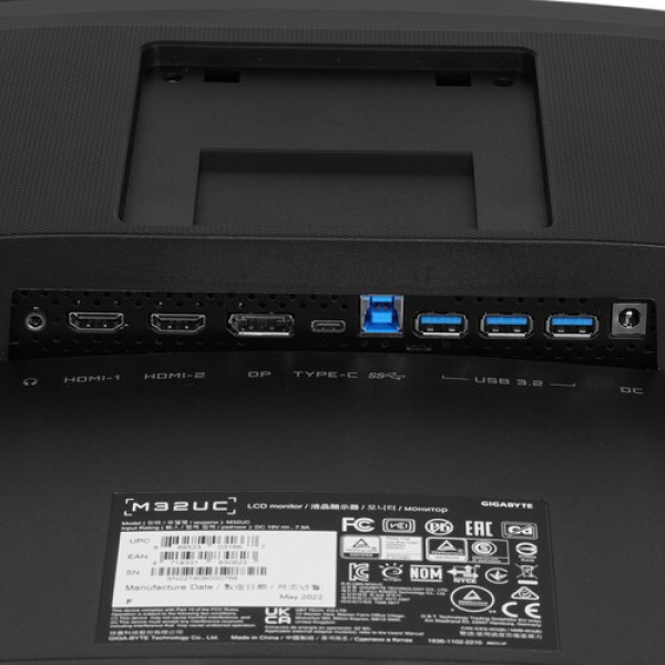 31.5" Монитор GIGABYTE M32UC черный