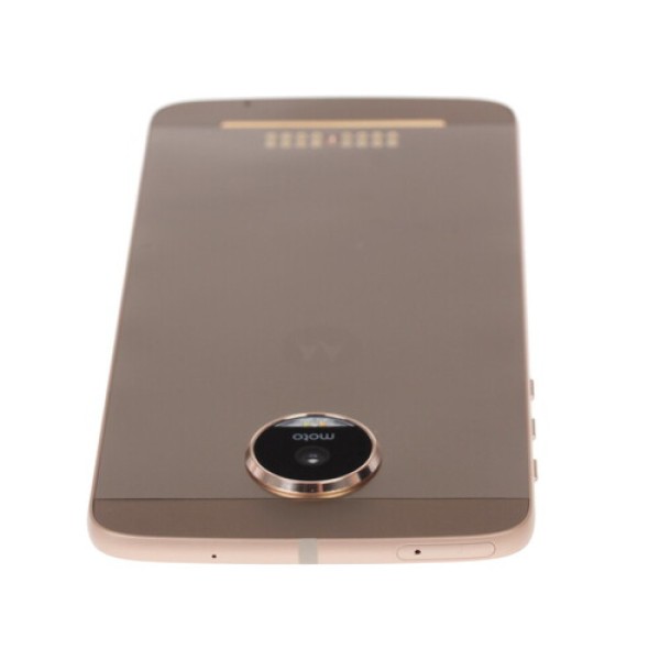 Смартфон Motorola Moto Z 5.5" 32Gb White/Gold 4x1.8Ghz/4096Mb/2560x1440/AMOLED/LTE/GPS/NFC/Cam13/2600mAh/And6.0
