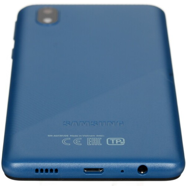 5.3" Смартфон Samsung Galaxy A01 Core 16 ГБ синий